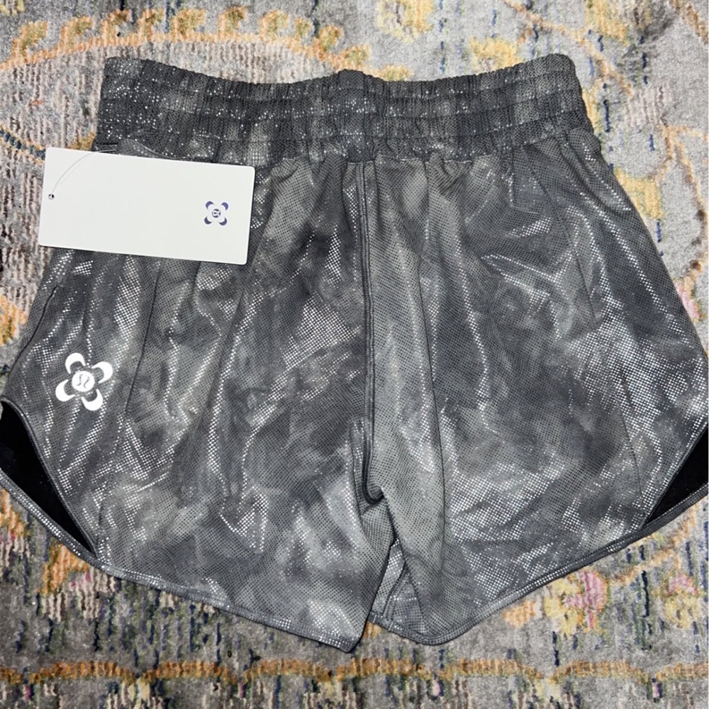 Lululemon SEAWHEEZE Hotty Hot Shorts - Picture 4 of 5